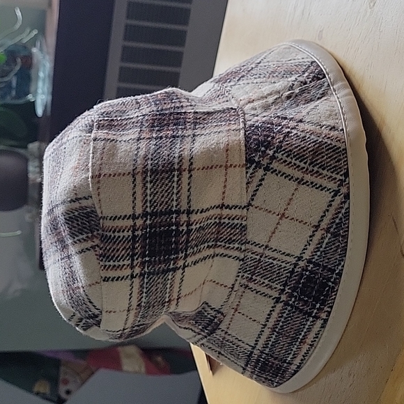 STEVE MADDEN BUCKET HAT - Picture 10 of 11